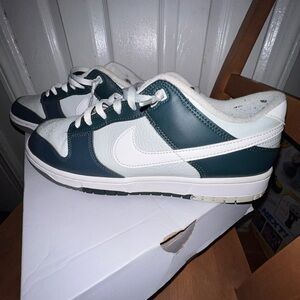 Pre-loved Nike (Dunks) Green and White Sneakers.